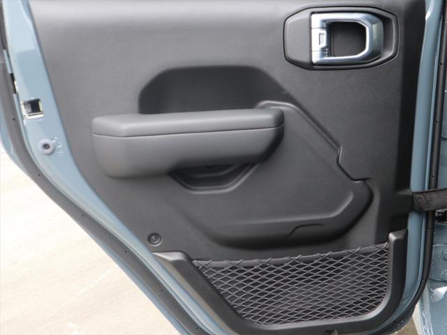 Photo of 2025 Anvil Clearcoat Jeep Gladiator