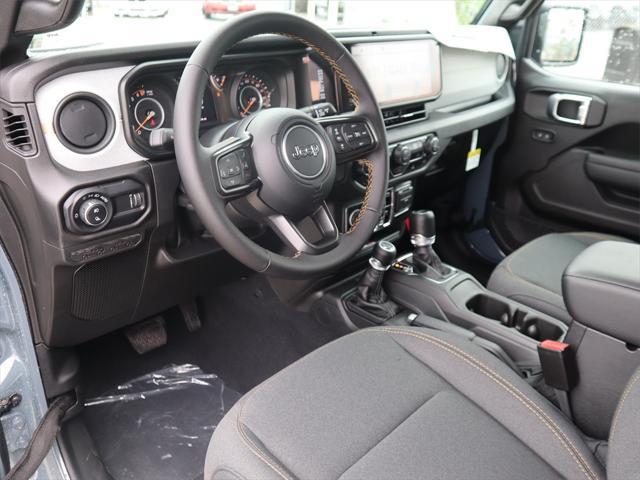 Photo of 2025 Anvil Clearcoat Jeep Gladiator