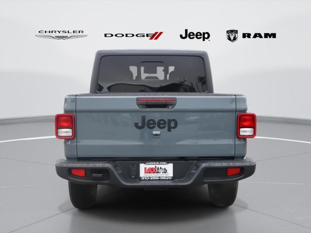 Photo of 2025 Anvil Clearcoat Jeep Gladiator