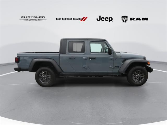 Photo of 2025 Anvil Clearcoat Jeep Gladiator