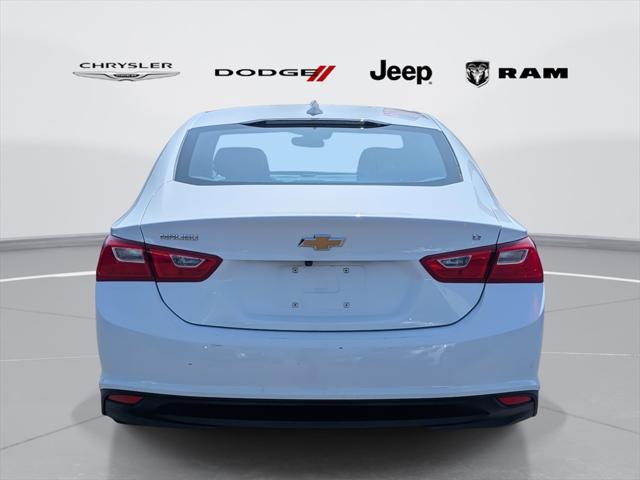 Photo of 2023 Summit White Chevrolet Malibu