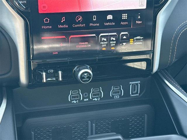 Photo of 2026 Diamond Black Crystal Pearlcoat RAM 1500