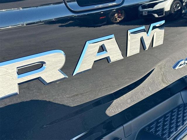 Photo of 2026 Diamond Black Crystal Pearlcoat RAM 1500