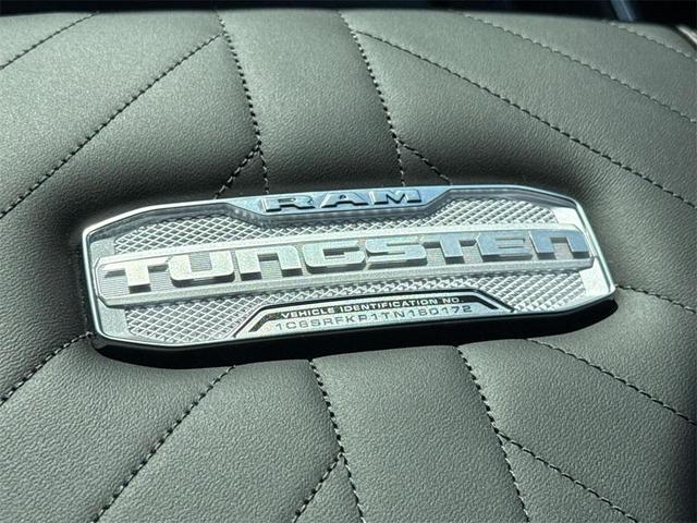 Photo of 2026 Diamond Black Crystal Pearlcoat RAM 1500