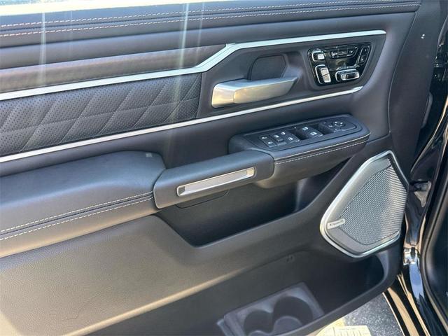 Photo of 2026 Diamond Black Crystal Pearlcoat RAM 1500