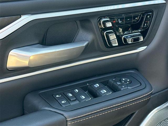Photo of 2026 Diamond Black Crystal Pearlcoat RAM 1500