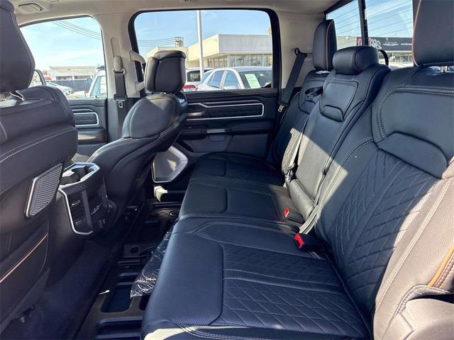 Photo of 2026 Diamond Black Crystal Pearlcoat RAM 1500