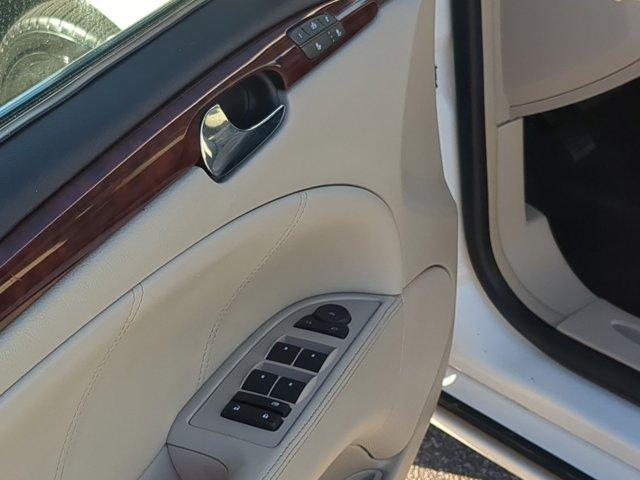 Photo of 2008 White Opal Buick Lucerne