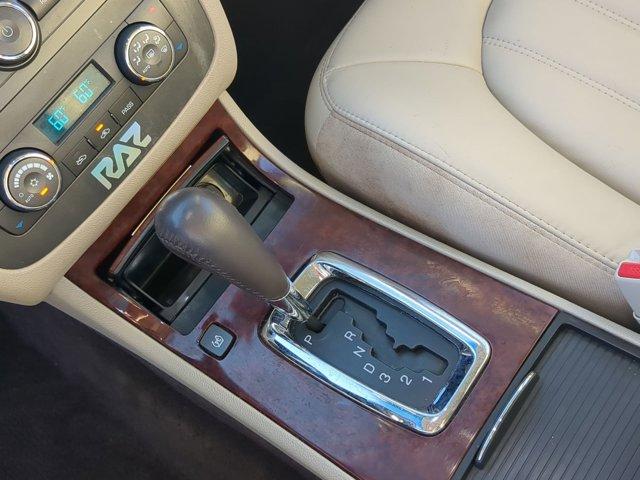 Photo of 2008 White Opal Buick Lucerne