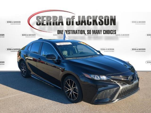 Photo of 2024 Midnight Black Metallic Toyota Camry