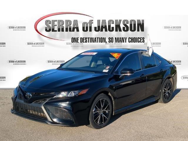 Photo of 2024 Midnight Black Metallic Toyota Camry
