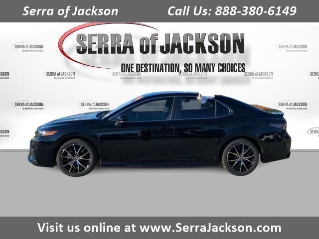 Photo of 2024 Midnight Black Metallic Toyota Camry