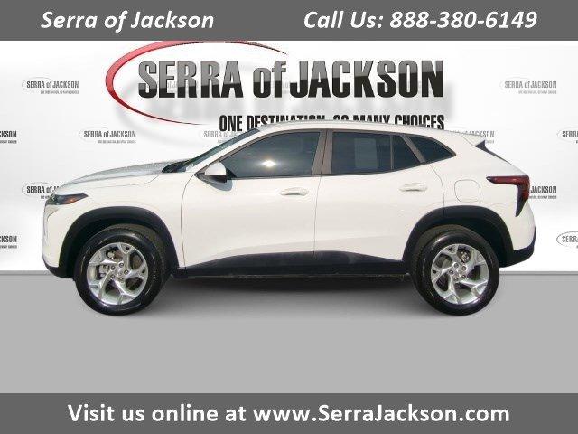 Photo of 2024 Summit White Chevrolet Trax