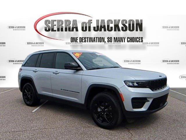 Photo of 2024 Silver Zynith Jeep Grand Cherokee