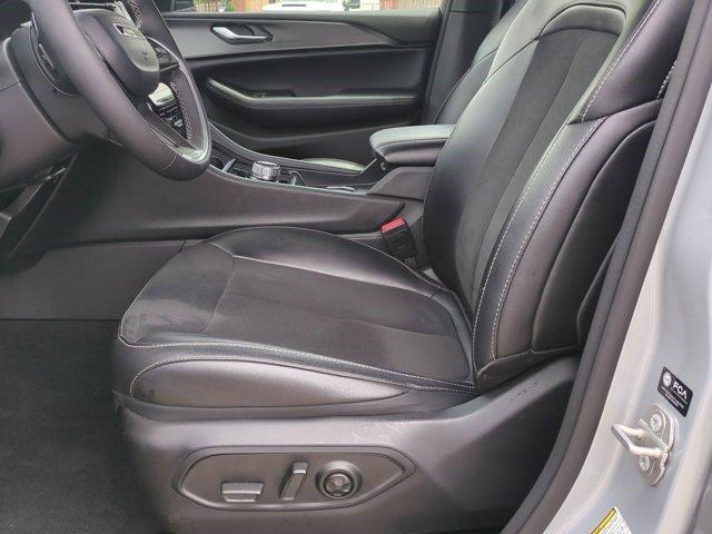 Photo of 2024 Silver Zynith Jeep Grand Cherokee