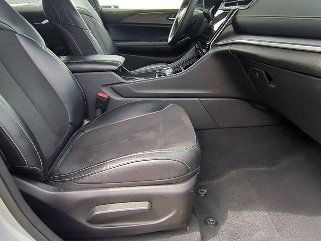 Photo of 2024 Silver Zynith Jeep Grand Cherokee