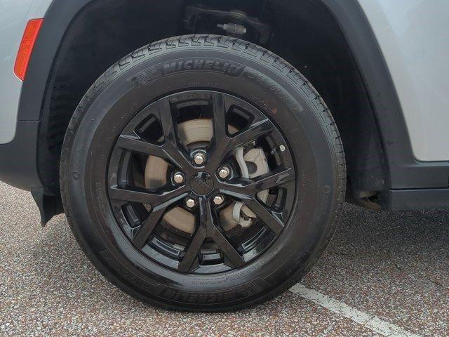 Photo of 2024 Silver Zynith Jeep Grand Cherokee