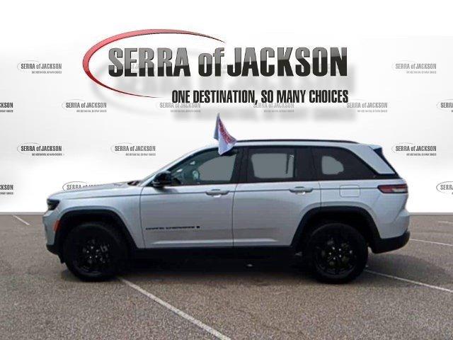 Photo of 2024 Silver Zynith Jeep Grand Cherokee