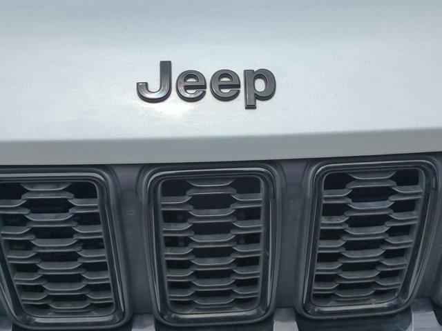Photo of 2024 Silver Zynith Jeep Grand Cherokee
