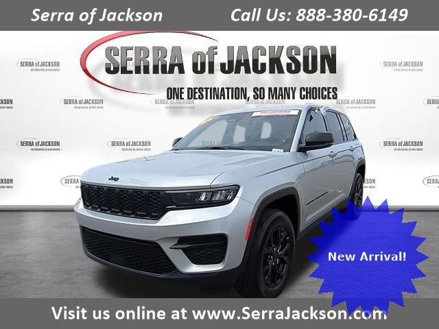 Photo of 2024 Silver Zynith Jeep Grand Cherokee