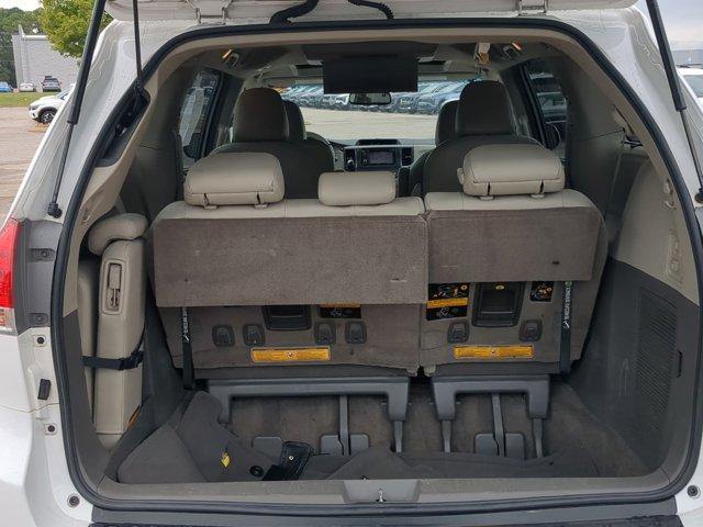 Photo of 2013 Super White Toyota Sienna
