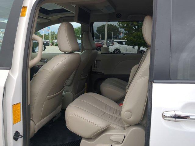 Photo of 2013 Super White Toyota Sienna
