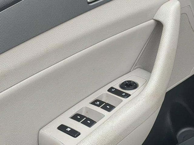 Photo of 2018 Quartz White Pearl Hyundai SONATA