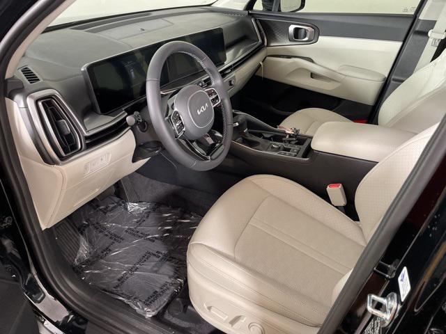 Photo of 2025 Ebony Black Kia Sorento