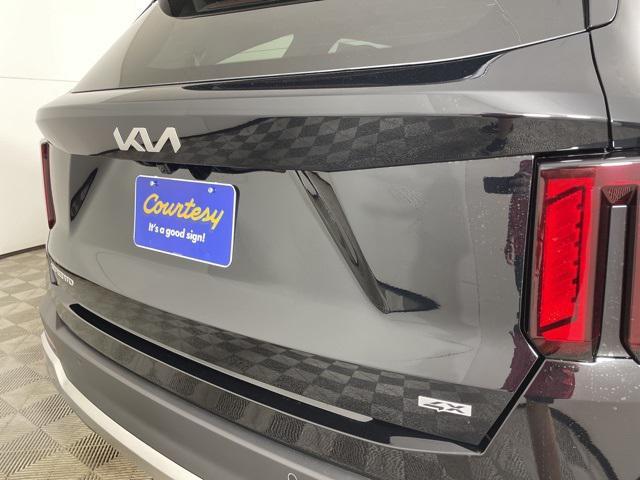 Photo of 2025 Ebony Black Kia Sorento