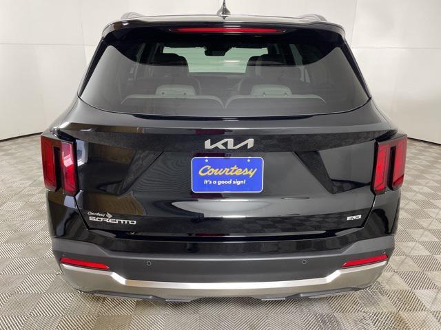 Photo of 2025 Ebony Black Kia Sorento