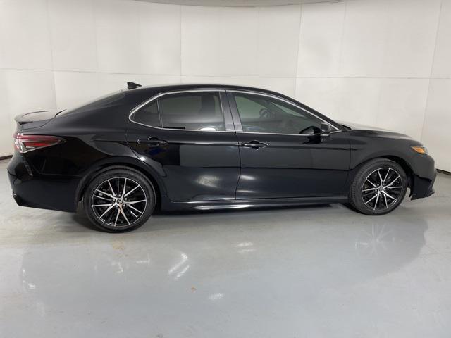 Photo of 2022 Midnight Black Metallic Toyota Camry