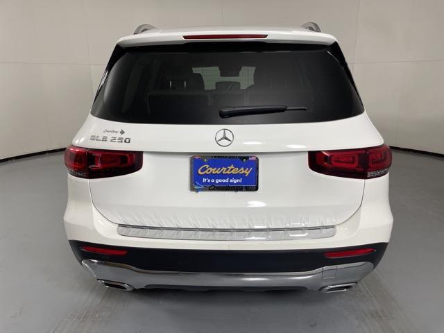 Photo of 2022 Polar White Mercedes-Benz GLB 250
