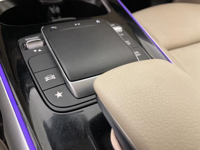 Photo of 2022 Polar White Mercedes-Benz GLB 250