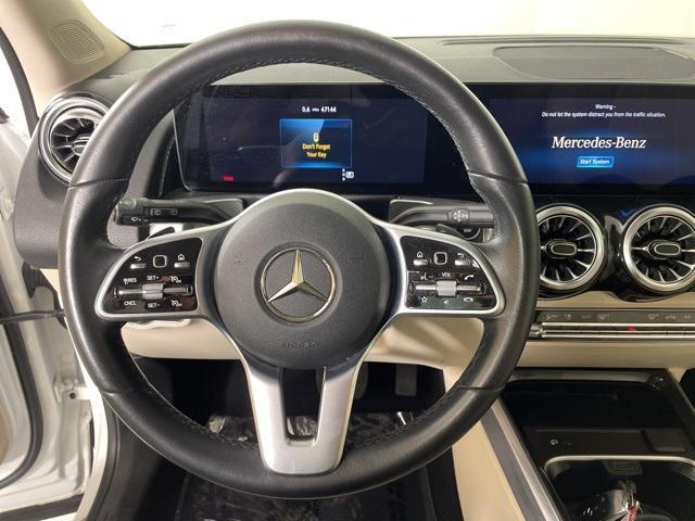 Photo of 2022 Polar White Mercedes-Benz GLB 250