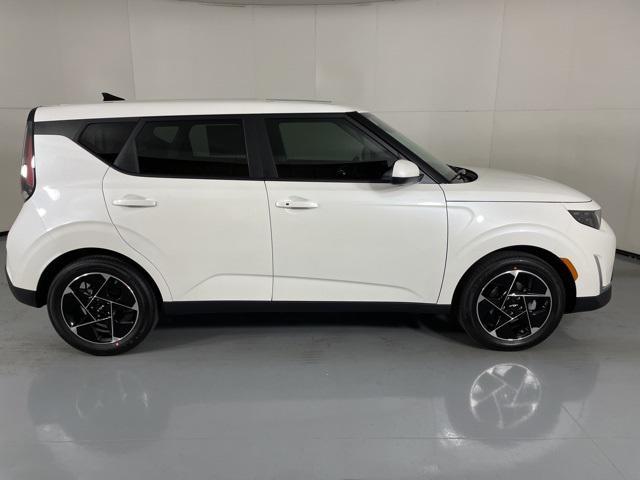 Photo of 2025 Snow White Pearl Kia Soul