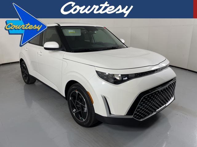 Photo of 2025 Snow White Pearl Kia Soul