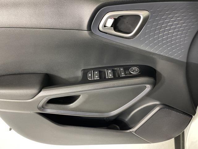 Photo of 2025 Snow White Pearl Kia Soul