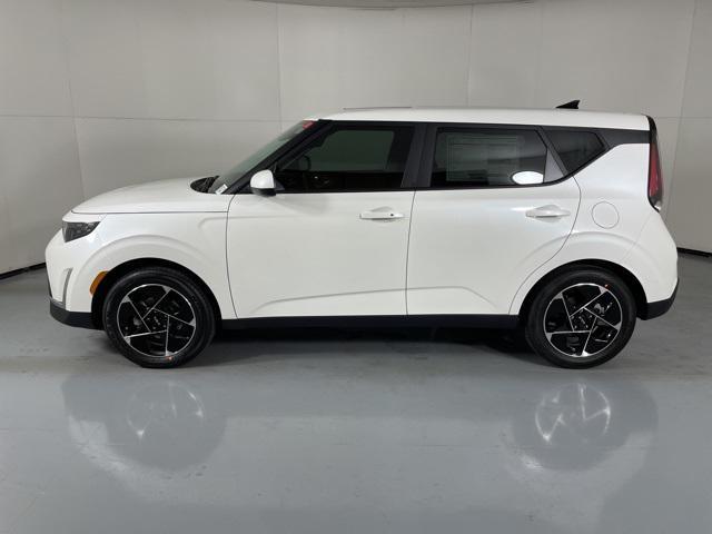 Photo of 2025 Snow White Pearl Kia Soul