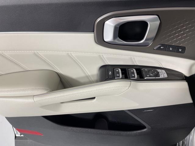 Photo of 2025 Silky Silver Kia Sorento Hybrid