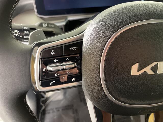 Photo of 2025 Silky Silver Kia Sorento Hybrid