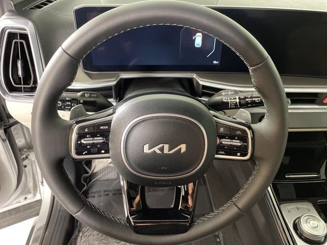 Photo of 2025 Silky Silver Kia Sorento Hybrid