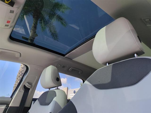 Photo of 2025 Deep Black Pearl Effect Volkswagen Taos