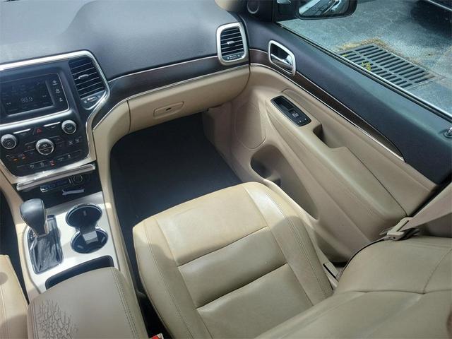 Photo of 2017 Diamond Black Jeep Grand Cherokee
