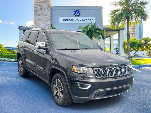 Photo of 2017 Diamond Black Jeep Grand Cherokee