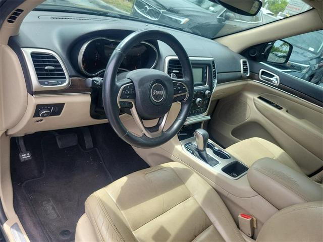 Photo of 2017 Diamond Black Jeep Grand Cherokee