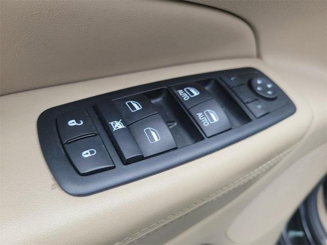 Photo of 2017 Diamond Black Jeep Grand Cherokee