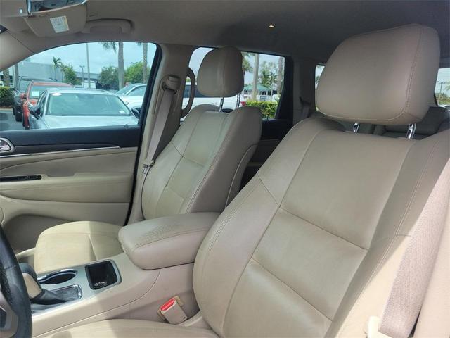 Photo of 2017 Diamond Black Jeep Grand Cherokee