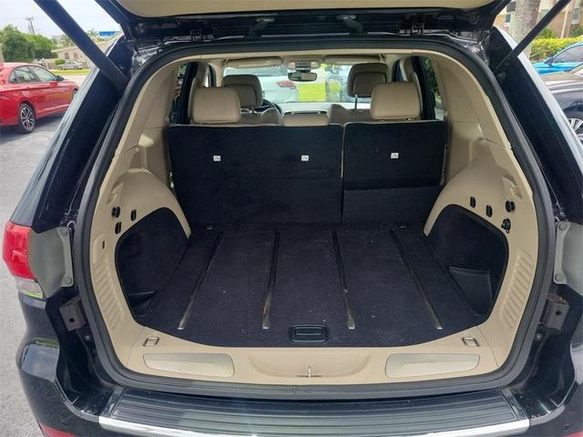 Photo of 2017 Diamond Black Jeep Grand Cherokee