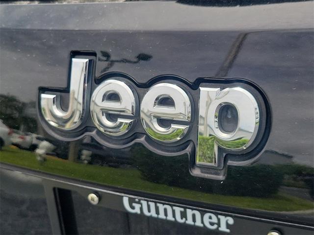 Photo of 2017 Diamond Black Jeep Grand Cherokee
