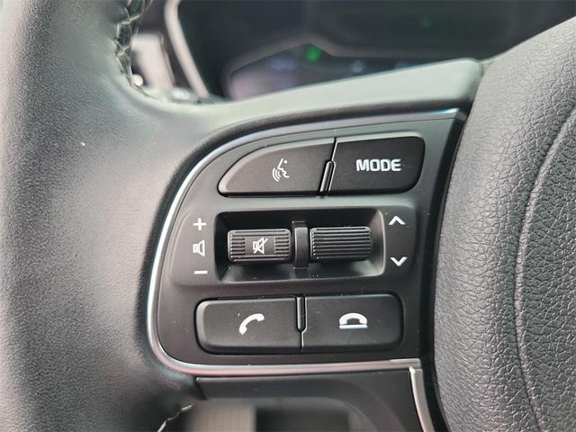 Photo of 2022 Solar Orange Kia Niro